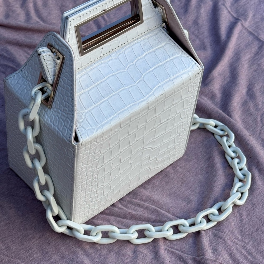 Chic White Croc-Embossed Tote Bag